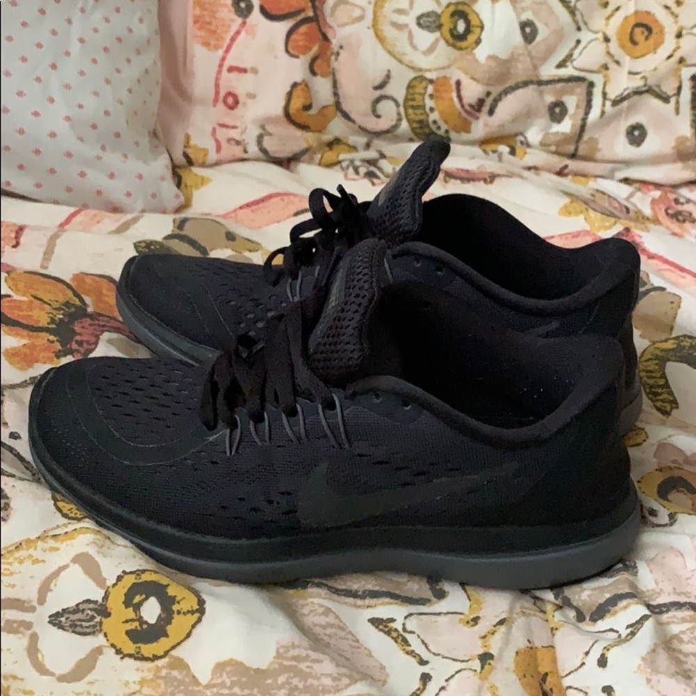 Black Nike Flex Running Shoes